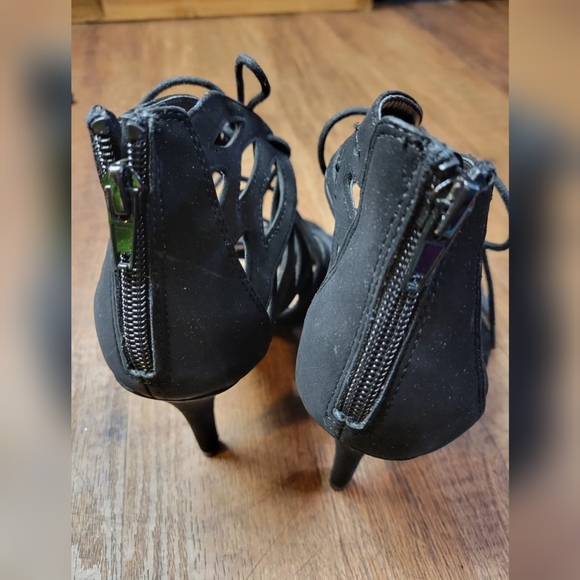 Christian Siriano for Payless lace-up cut-out heels - Picture 4 of 9